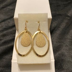 Gold circle earrings